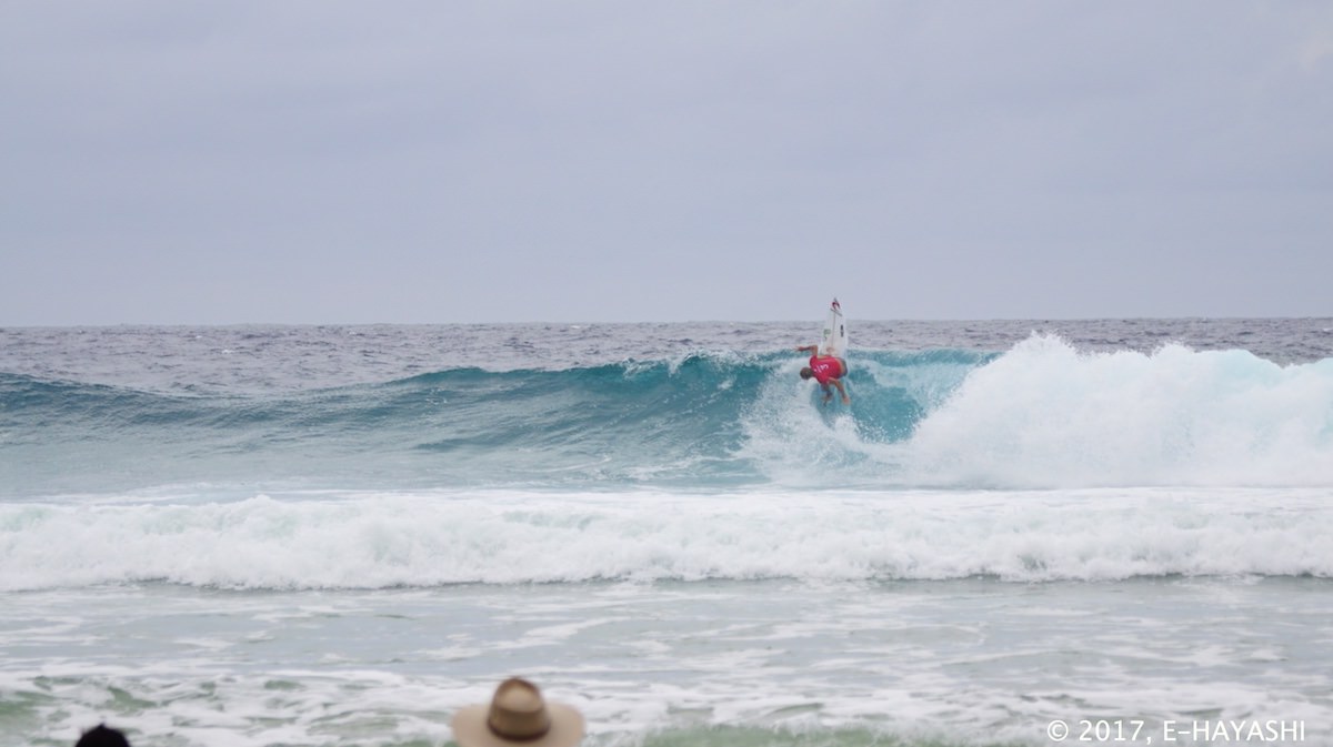 バックサイドのボトムターンで失速する原因 | Rev.wetsuits
